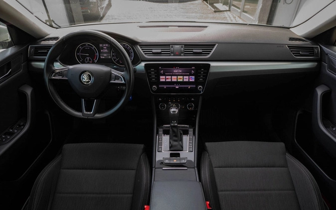 Skoda Superb cena 99500 przebieg: 121747, rok produkcji 2019 z Łódź małe 781